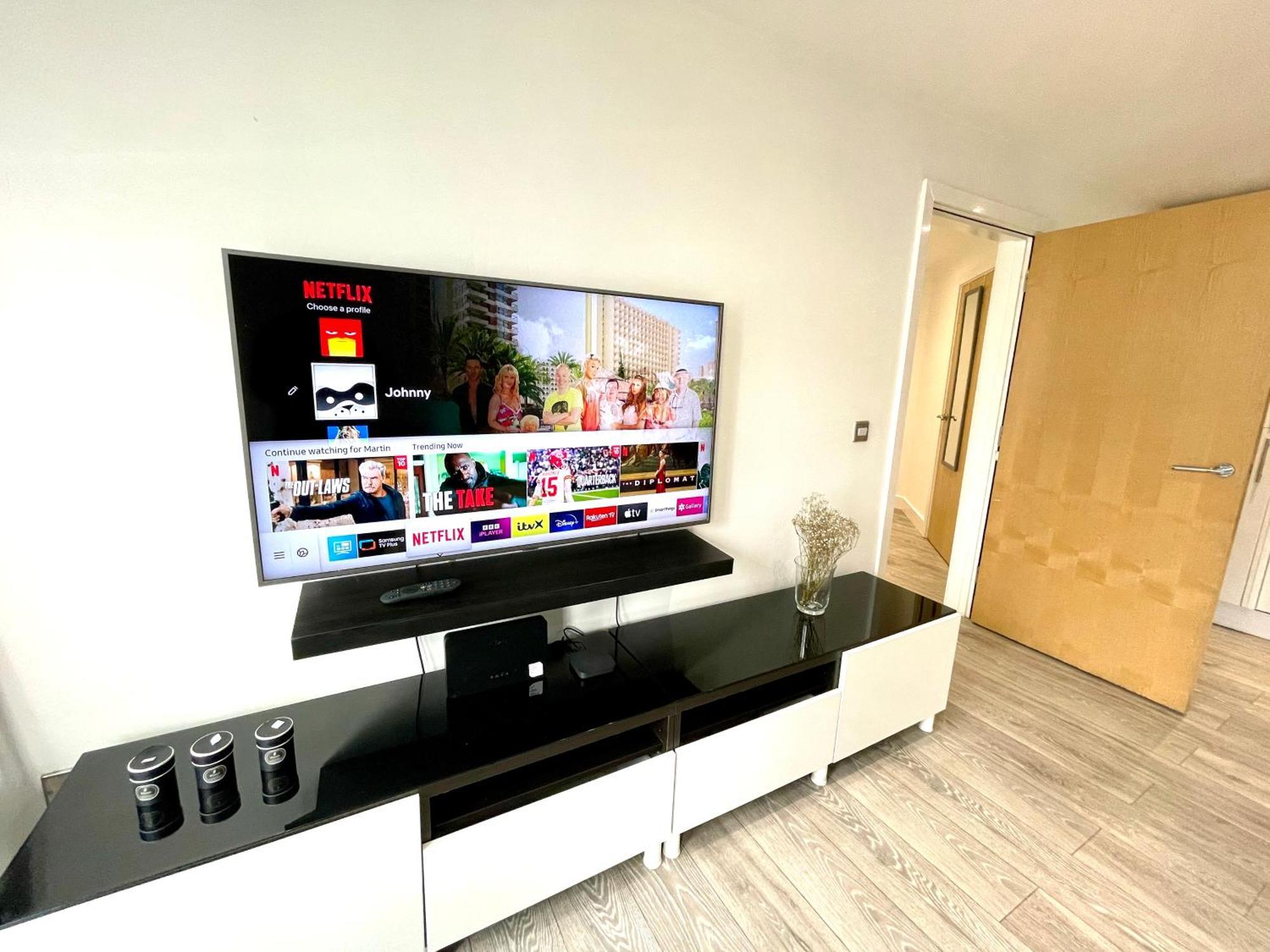 Rnm - Business Professionals Stay, Walsall City Centre, 2 Bedroom With Ensuite And Bathroom, Entire Place, Kitchen & Washroom With Amenities, Smart Tv, Easy Access, Fast Wifi, Parking Nearby, Great Transport Links Экстерьер фото