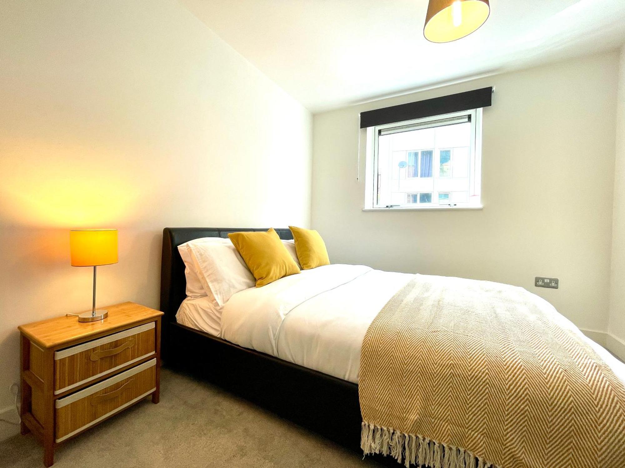 Rnm - Business Professionals Stay, Walsall City Centre, 2 Bedroom With Ensuite And Bathroom, Entire Place, Kitchen & Washroom With Amenities, Smart Tv, Easy Access, Fast Wifi, Parking Nearby, Great Transport Links Экстерьер фото