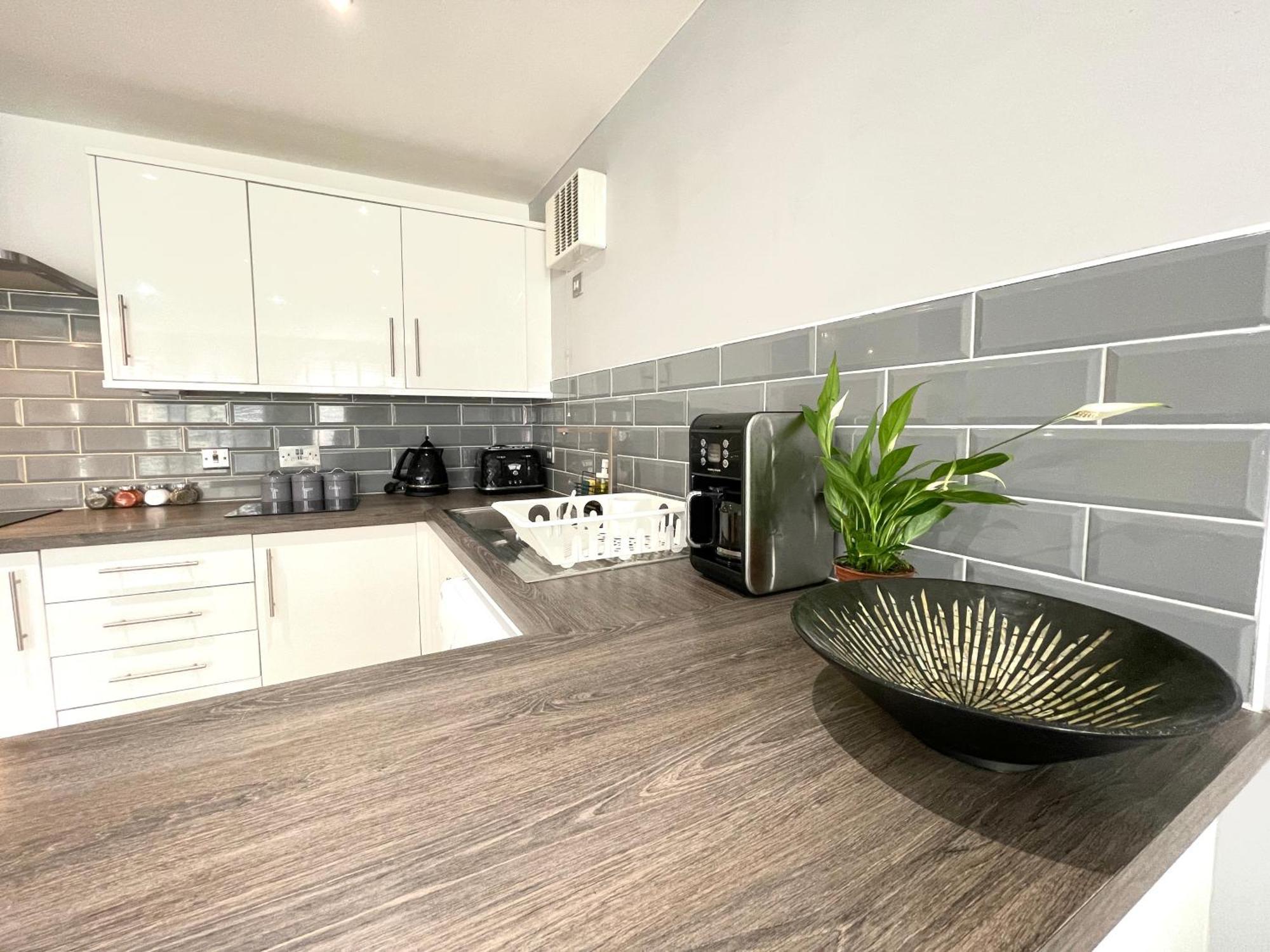 Rnm - Business Professionals Stay, Walsall City Centre, 2 Bedroom With Ensuite And Bathroom, Entire Place, Kitchen & Washroom With Amenities, Smart Tv, Easy Access, Fast Wifi, Parking Nearby, Great Transport Links Экстерьер фото